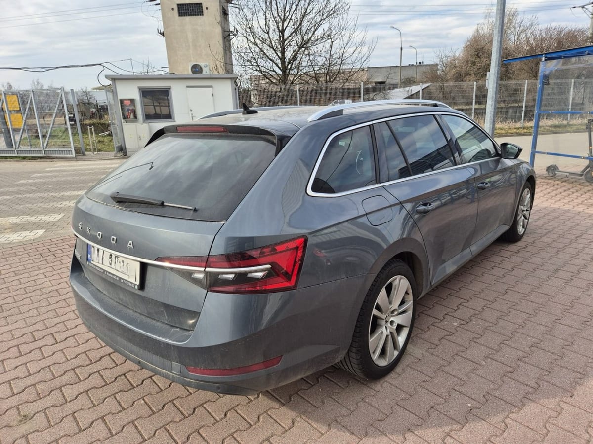 Škoda Superb kombi - widok z tyłu